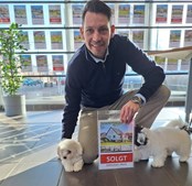 Westergaard Bolig fejrer salg af ejendom på Stokbrogade 14 i Brønderslev