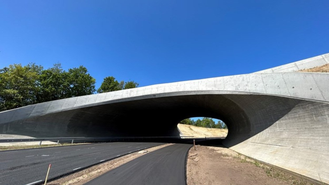 Dele af forbindelsesvej beskadiget efter kraftigt regnvejr