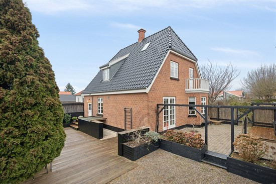 Frederiksborgvej 40A og 1 anden boliger er kommet til salg denne uge i Helsinge - se boligerne her.