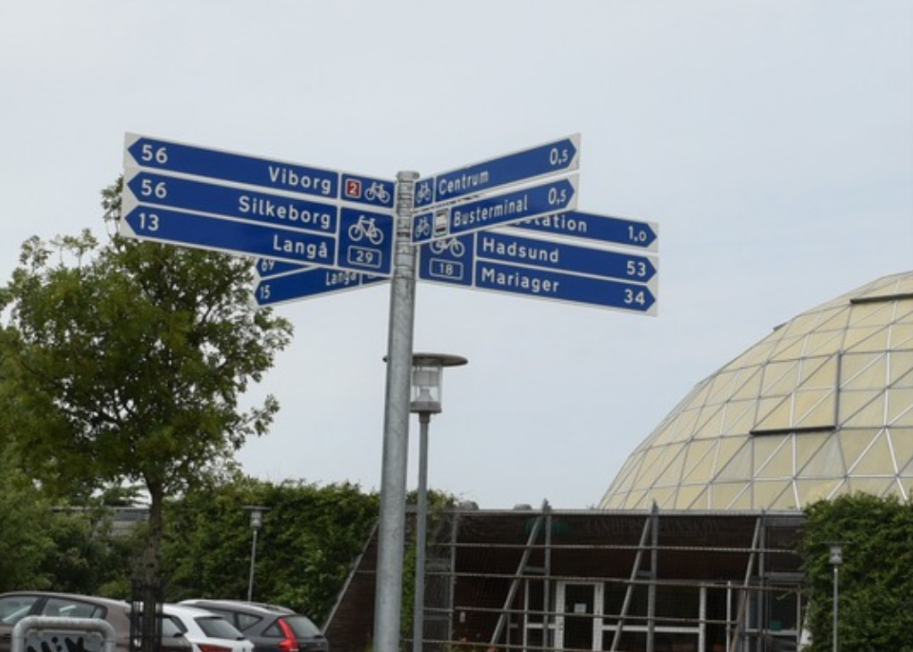 Nye cykelskilte viser vej til nationale og regionale cykelruter