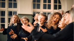 Generationer samles i Hjørring for at fejre frihed og demokrati med sang og taler