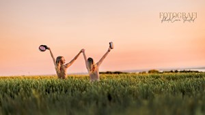 PhotoCare Thisted fejrer studenterne 2025 med poetiske sommerbilleder