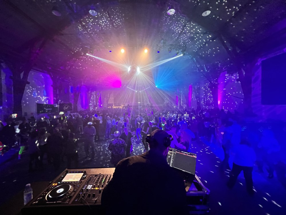 Dansefest i Ridehuset: En nostalgisk aften med 80'er og 90'er musik