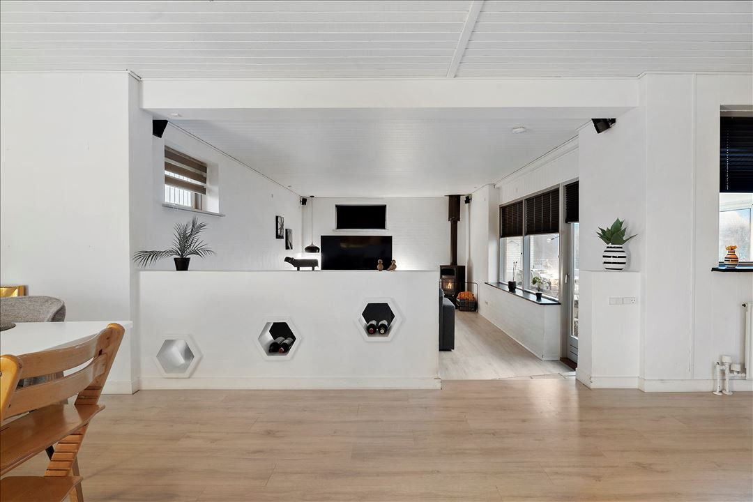 Nyhed på boligmarkedet i Løsning: Attraktiv villa i Digterkvarteret