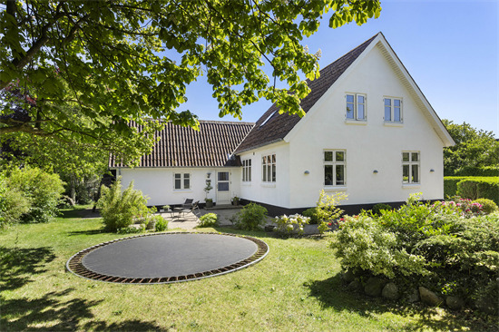 Til salg hos Nybolig Sæby A/S: Charmerende bolig med gåafstand til Sæbys byliv