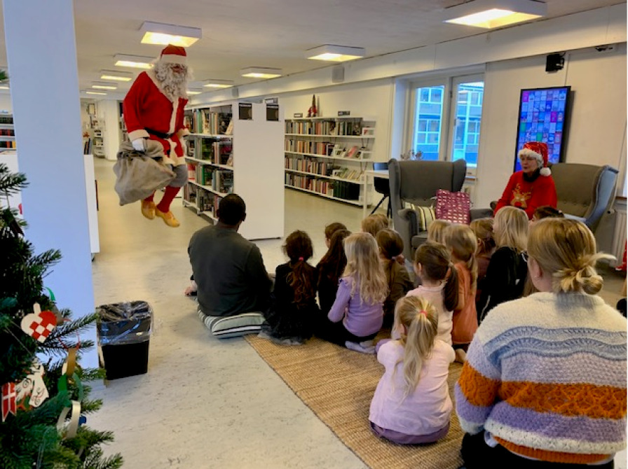 Hyggelig julesang for de mindste på Farsø Bibliotek