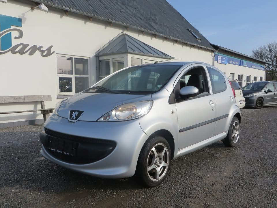 TT CARS ApS udlejer lille personbil for 3.000 kr. om måneden med fri km