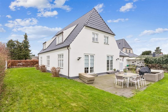 Luksus til salg: Corneliusmindevej 18 til 10.995.000 kr – Se Kastrups dyreste boliger her