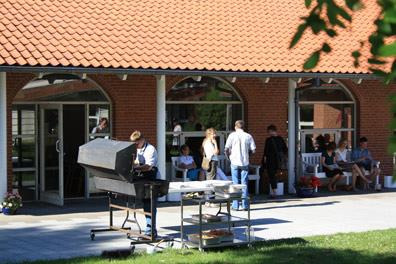 Syng med i Ullerød gospelkor og deltag i debatten om religionens rolle i samfundet