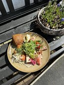 Rosengårdens Gårdbutik har tapas tallerkener til salg i begrænset antal