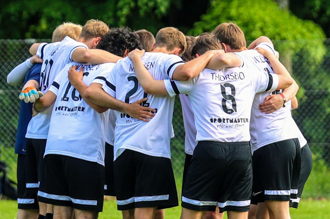 Dramatisk uafgjort mellem FCH 6100 og Spangsbjerg IF: Et enkelt point på en vild vestkysttur