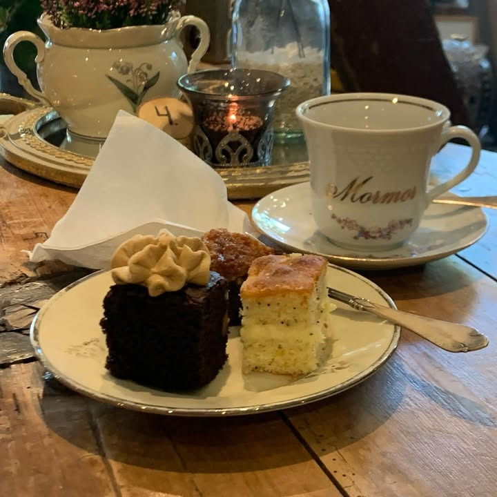 Fru Hansens Butik & Café ønsker alle et godt nytår og takker for et fantastisk år