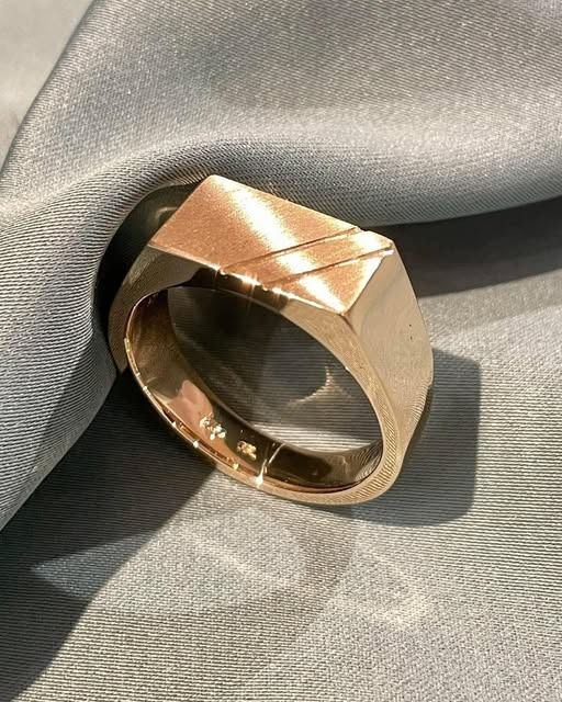 Guldsmed Lütken tilbyder personlige herreringe i 14 kt guld