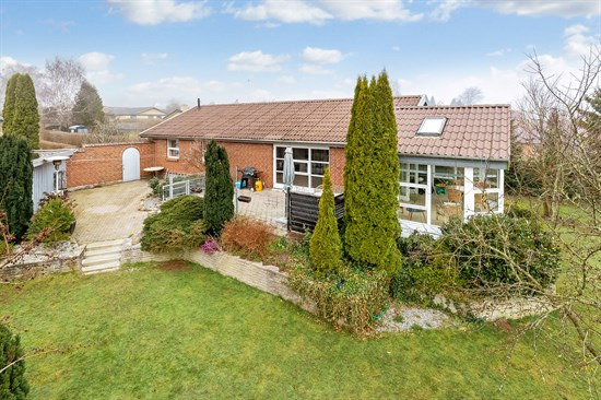 Lupinvænget 1 og 1 anden boliger er kommet til salg denne uge i Egtved - se boligerne her.