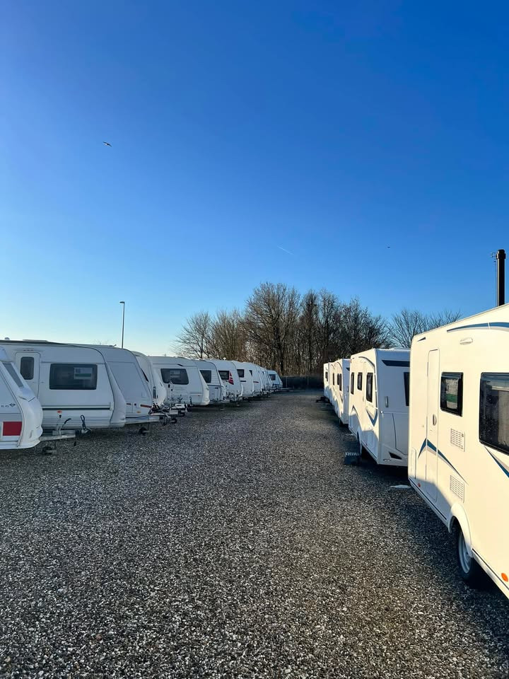 Brønderslev Caravan & Trailer Center inviterer til åbent hus med campinghygge og vinsmagning i weekenden