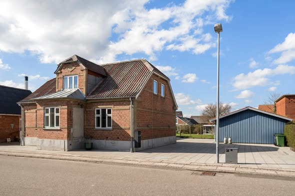 BoligOne Mogens Kragh I/S fremhæver charmerende villa i Vemb til 795.000 kr