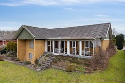 John Frandsen Herning inviterer til åbent hus i velholdt villa i Kibæk