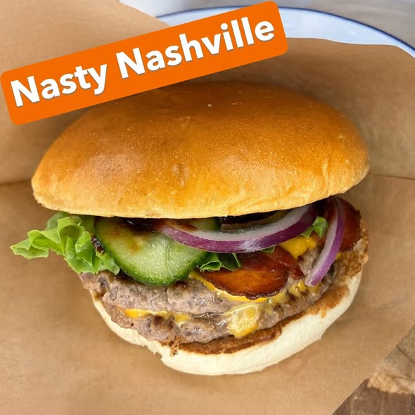 BackyardBurger inviterer til burgerdyst: Nasty Nashville vs. Spicy Backyard