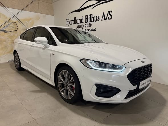 Fjordlund Bilhus viser Ford Mondeo i butikken i dag