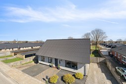 Til salg hos John Frandsen Herning: Skolesvinget 5, Snejbjerg, 7400 Herning