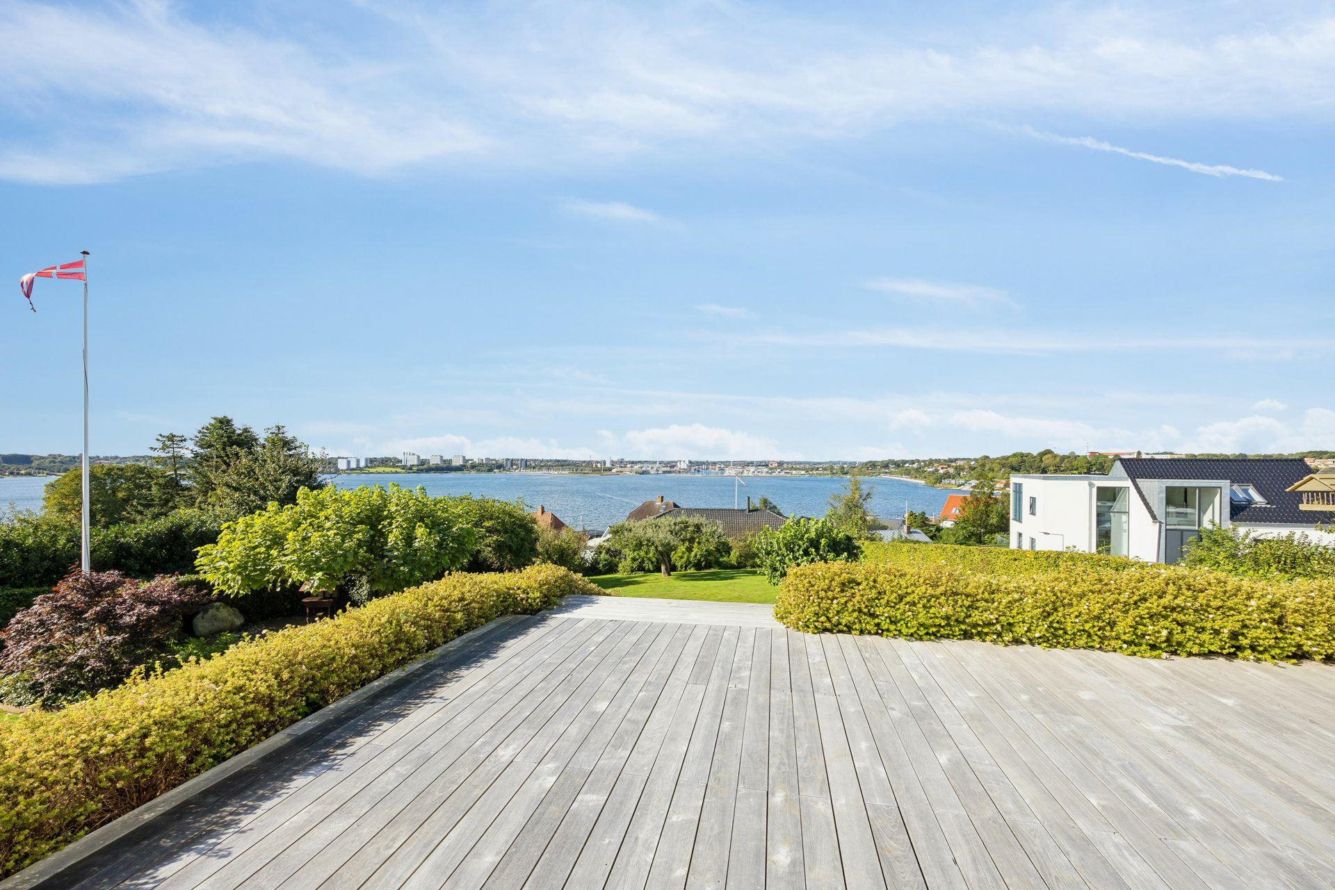 Er Fjordvej 129, Strandhuse i Kolding drømmehjemmet? Se de dyreste boliger til salg nu for op til 15,0  mio. kroner