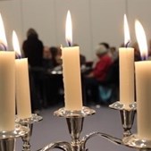 Oplev en unik teaterforestilling og skumringstime på Assens Bibliotek