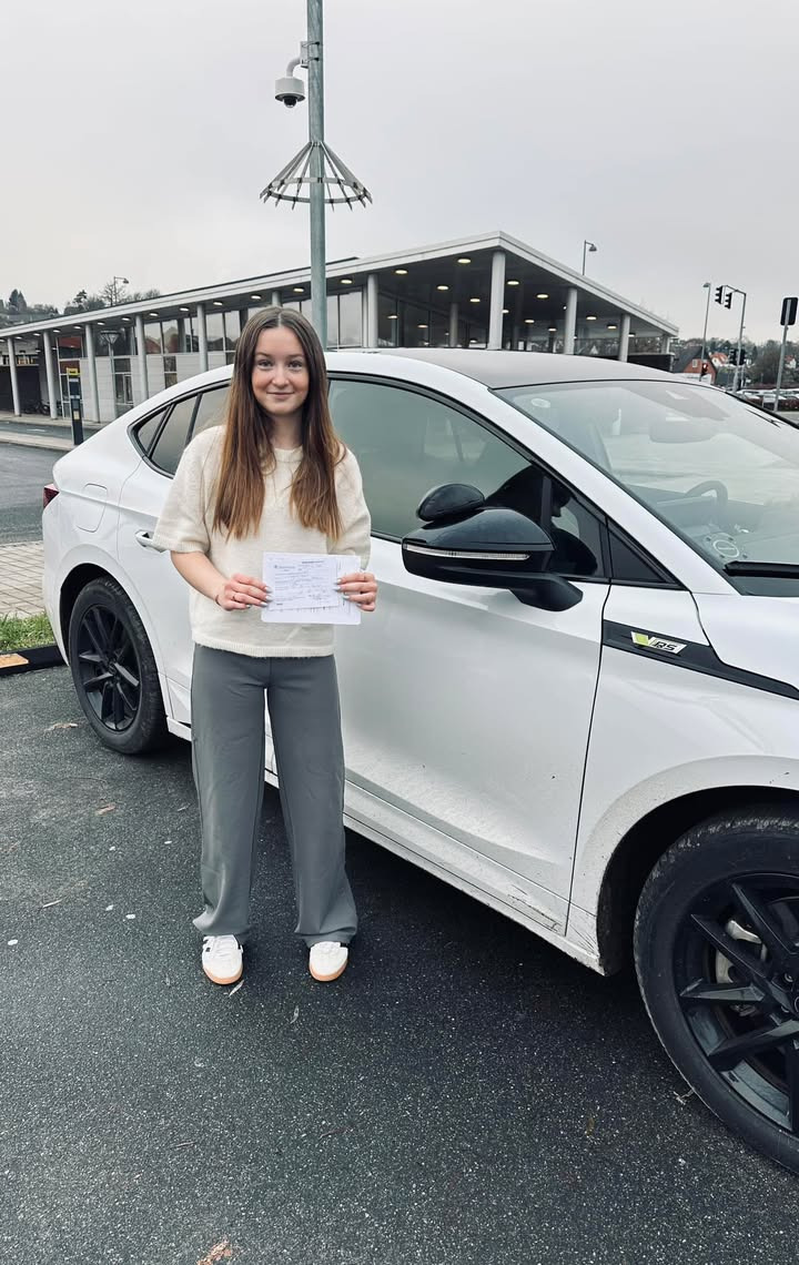 Frisdal Køreskole I/S fejrer Victoria: Kørekort i første forsøg som den første på holdet