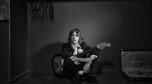 Carl Emil Petersen bringer akustisk magi til Fredericia