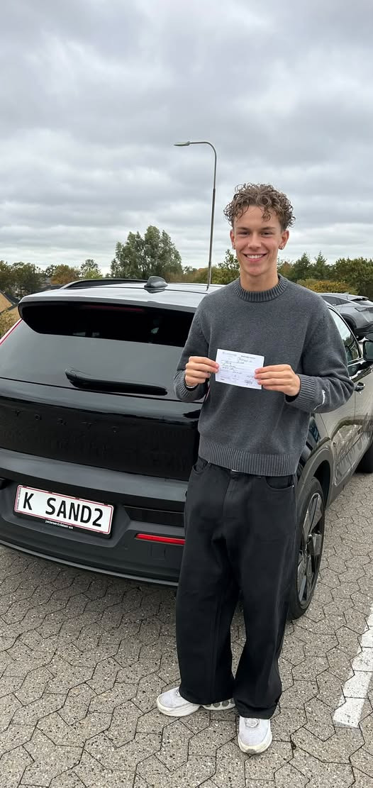Kenneth Sand Køreskole ønsker Lucas Frikke Linde tillykke med bestået køreprøve