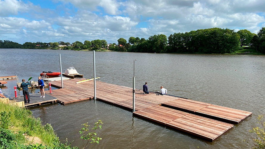 Indvielse af ny bådebro ved Vandkraftsøen: Oplev Holstebros nye vandsportsfaciliteter og bæredygtige design