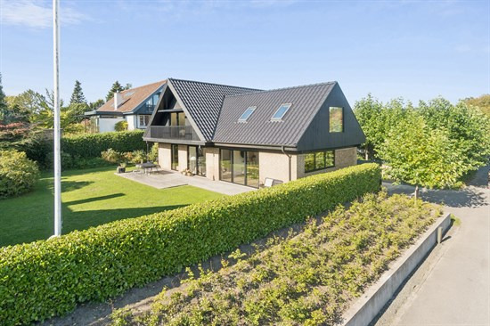 Kvædevej 49 og 1 anden boliger er kommet til salg denne uge i Højbjerg - se boligerne her.