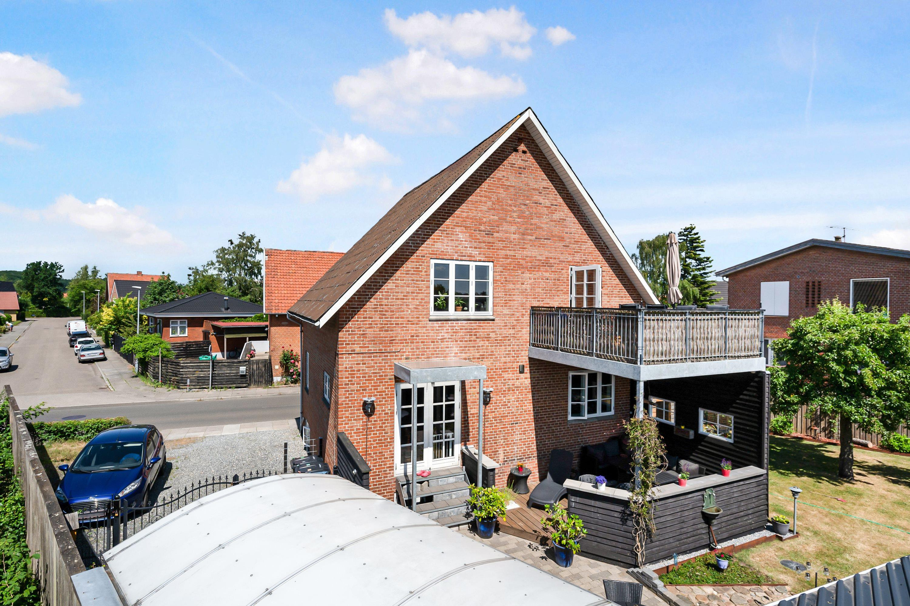 Til salg hos CD Bolig - Lene Bang & Søren Bregnhøj: Lejlighed i Alderslyst med stor altan og P-plads