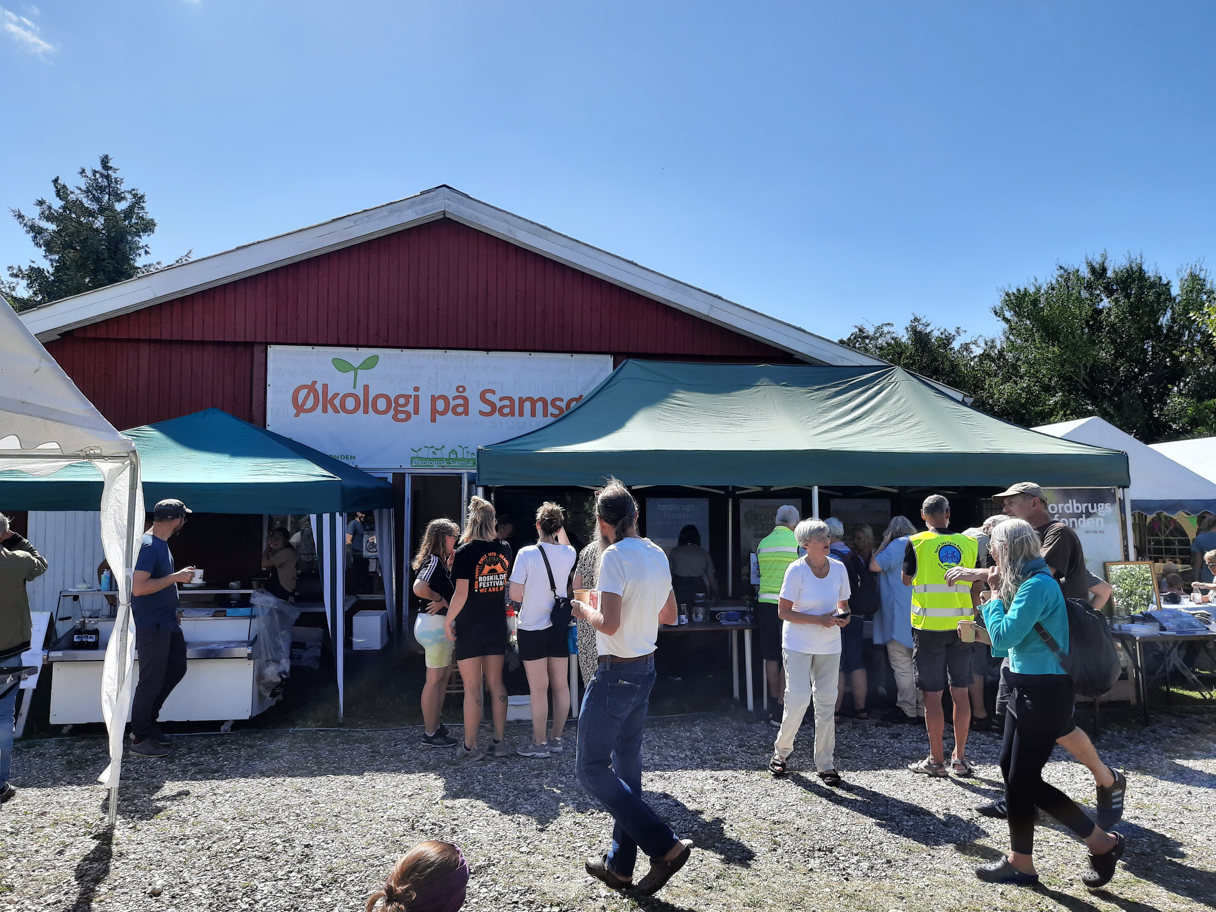 Hyggeligt, gammeldags marked hos Økologisk Samsø