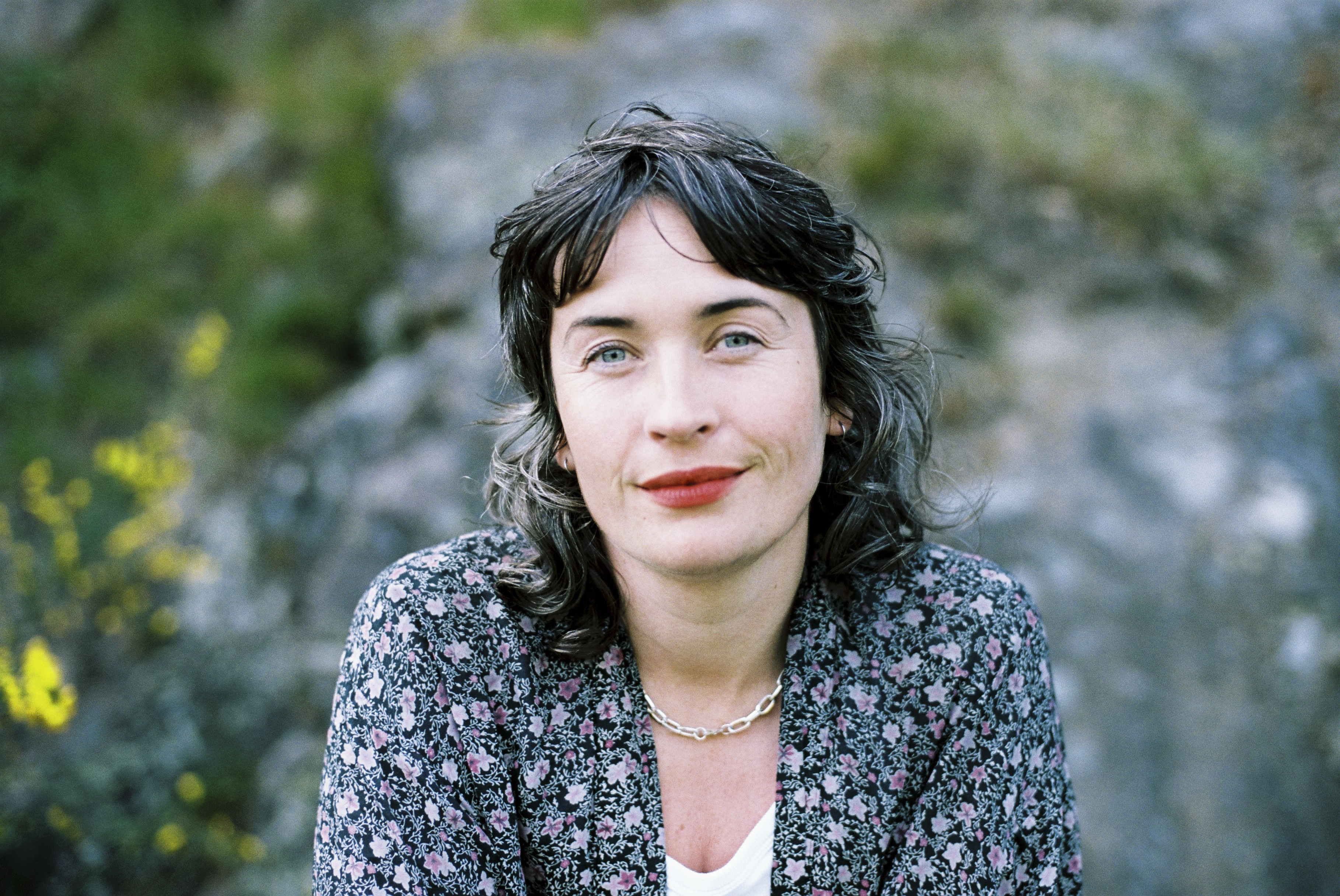 Få indblik i "Kun til navlen" med Linea Maja Ernst på Holte Bibliotek