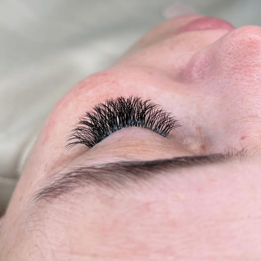 Luxury Beauty anbefaler lash extensions for en nem morgenrutine