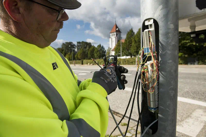 Fjernvarme- og cykelstiprojekt spærrer Skolebakken for biltrafik frem til sommerferien