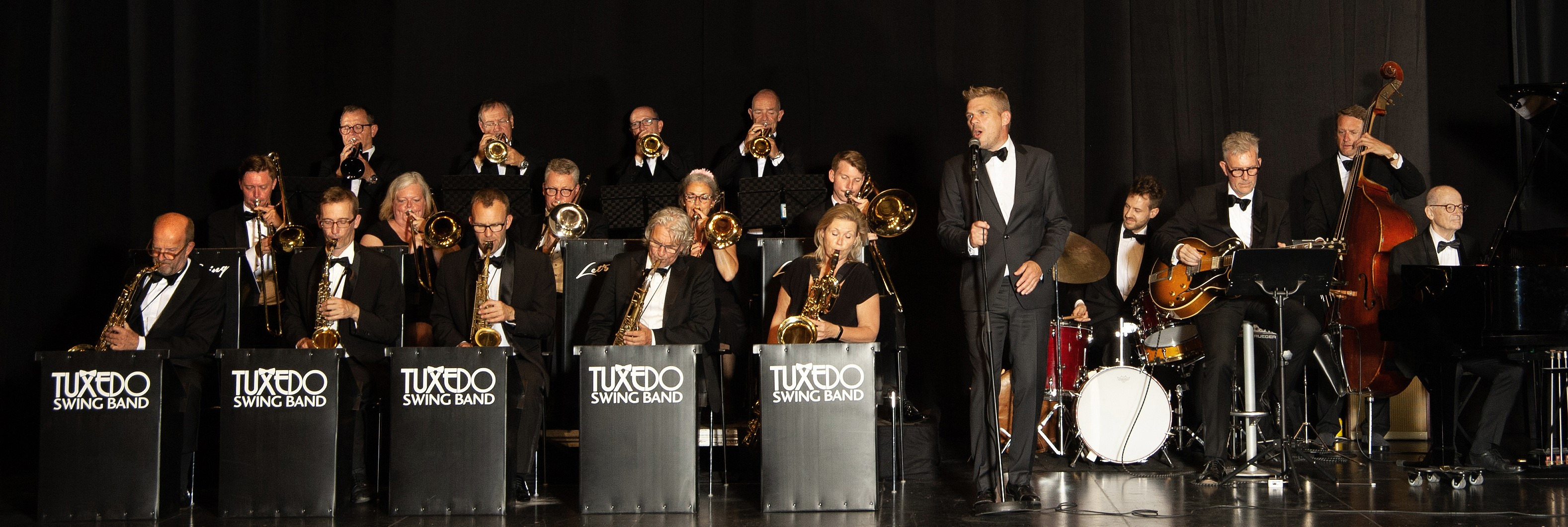 Swingende nytårskoncert med Tuxedo Swing Band i Holte