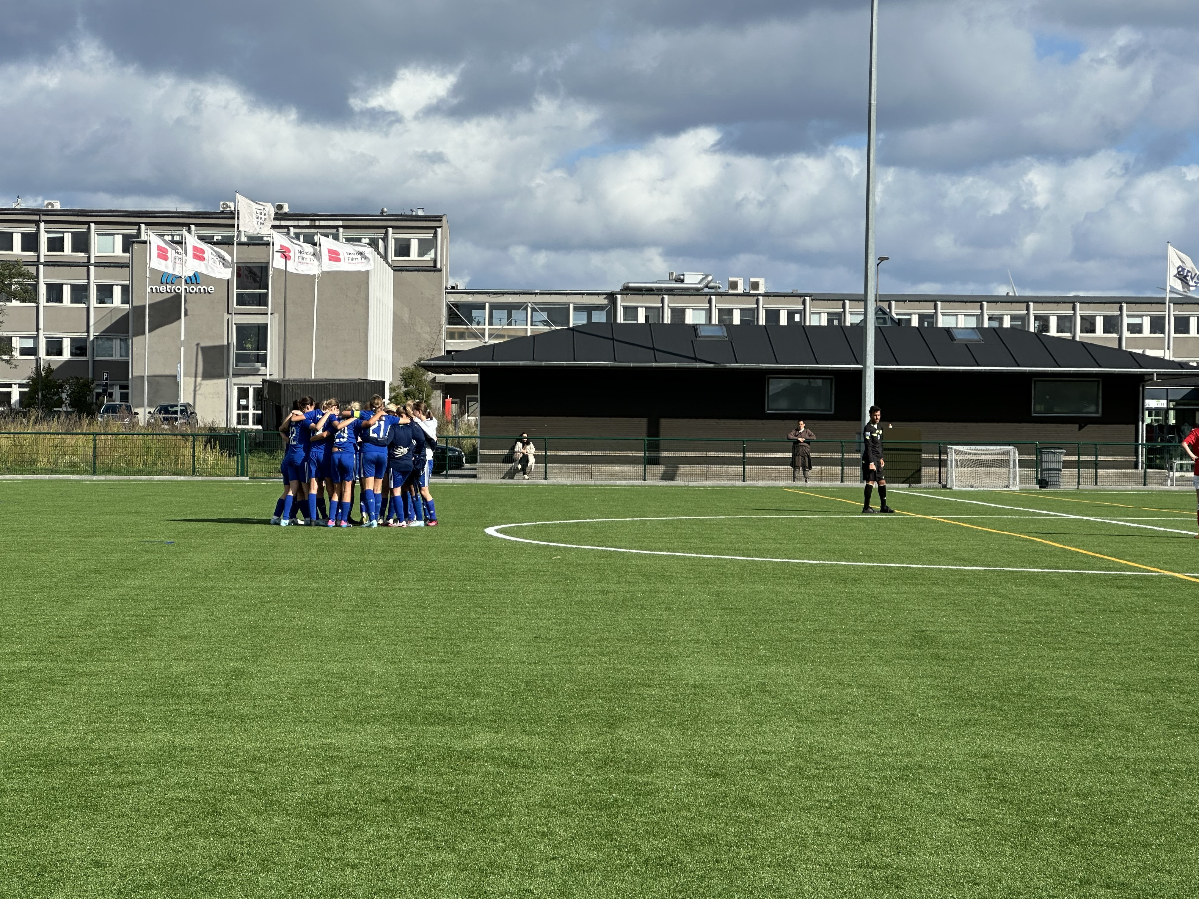 HIK 2 triumferer i blæst: Holdånd sikrer vigtig sejr over Sundby 3