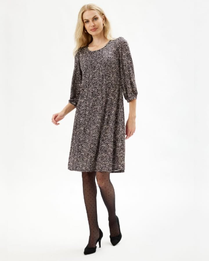 ROSENGREEN tilbyder stor rabat på flot Infront kjole