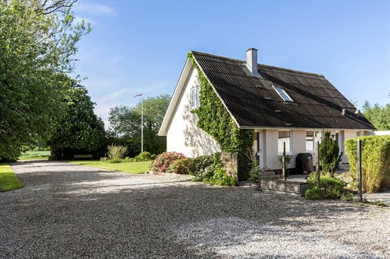 Top 6 over dyreste boliger til salg i Ørsted. Priser op til 3.995.000 kr