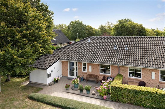 Sensommervej 16 og 1 anden boliger er kommet til salg denne uge i Hjortshøj - se boligerne her.