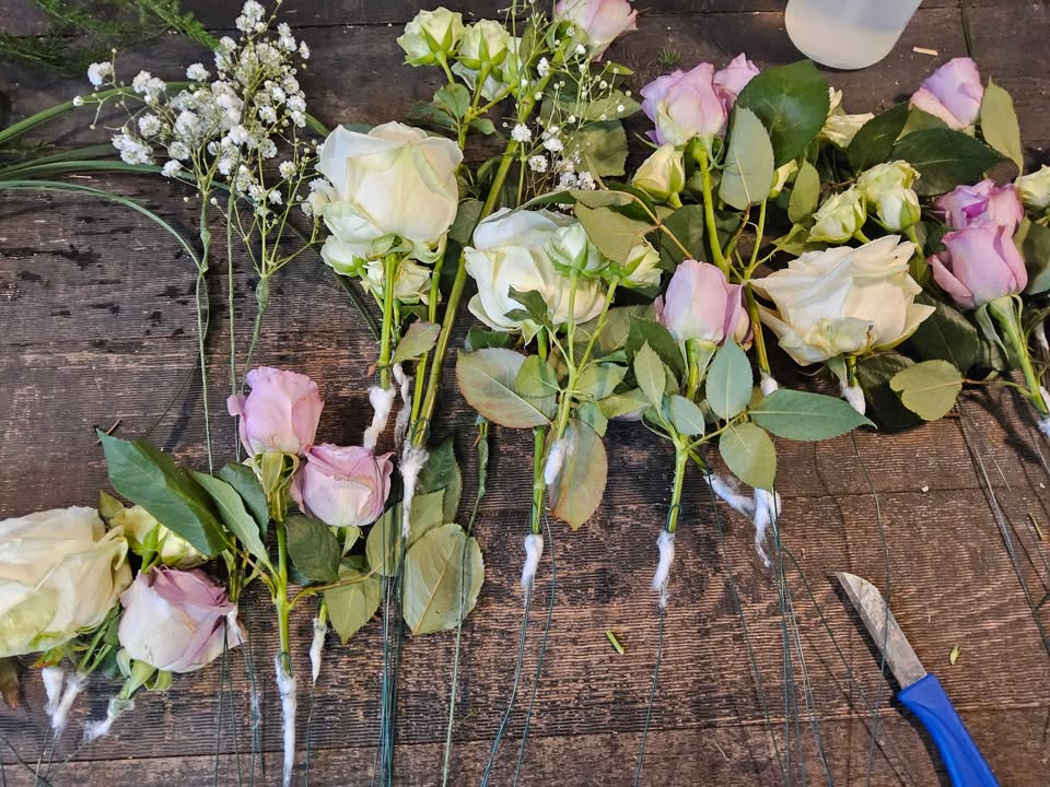 Flore Vida deler indsigt i brudebinderi og to smukke brudebuketter