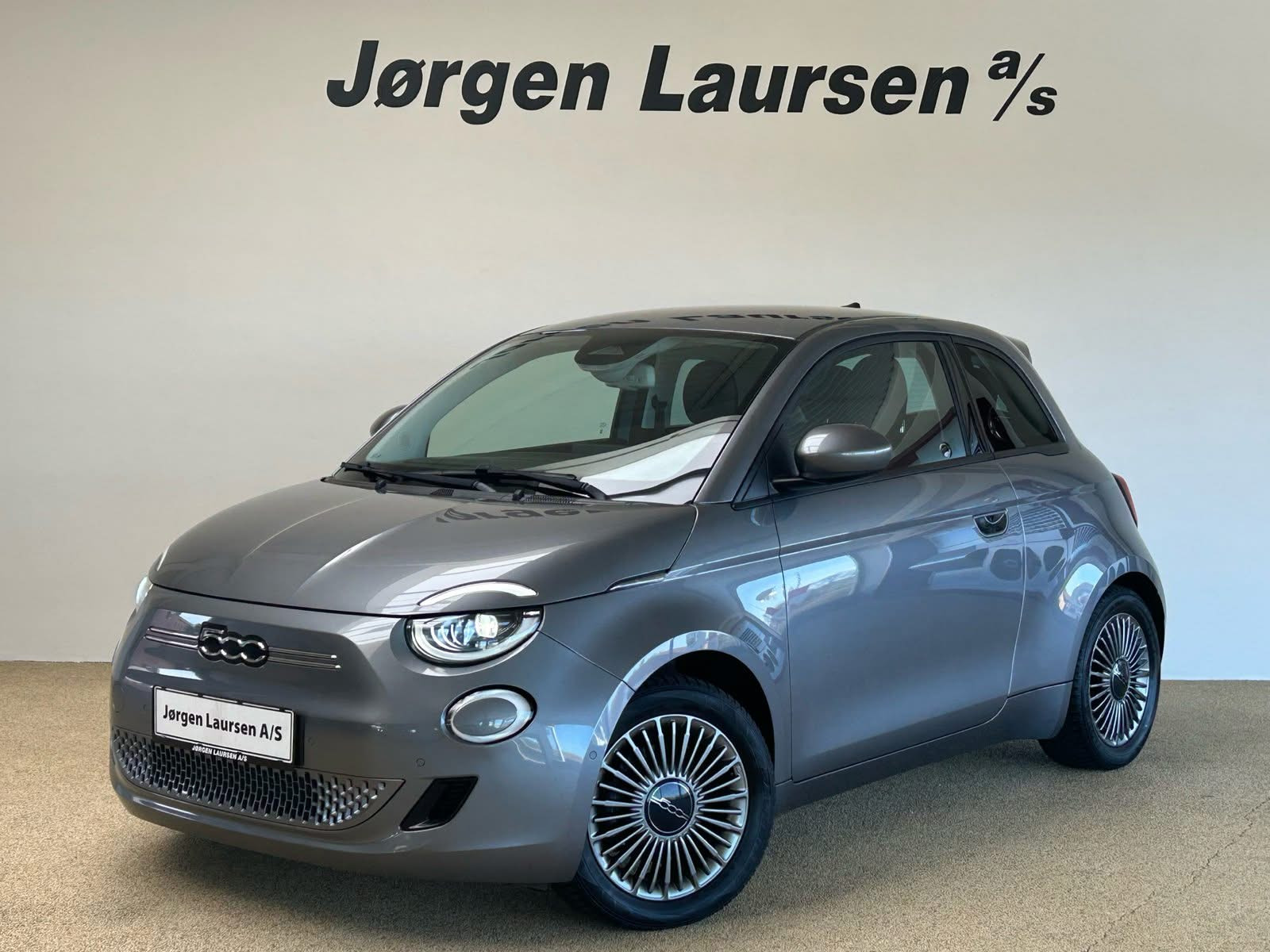 Jørgen Laursen A/S fremhæver fordelene ved brugte biler med Fiat 500e klar til salg