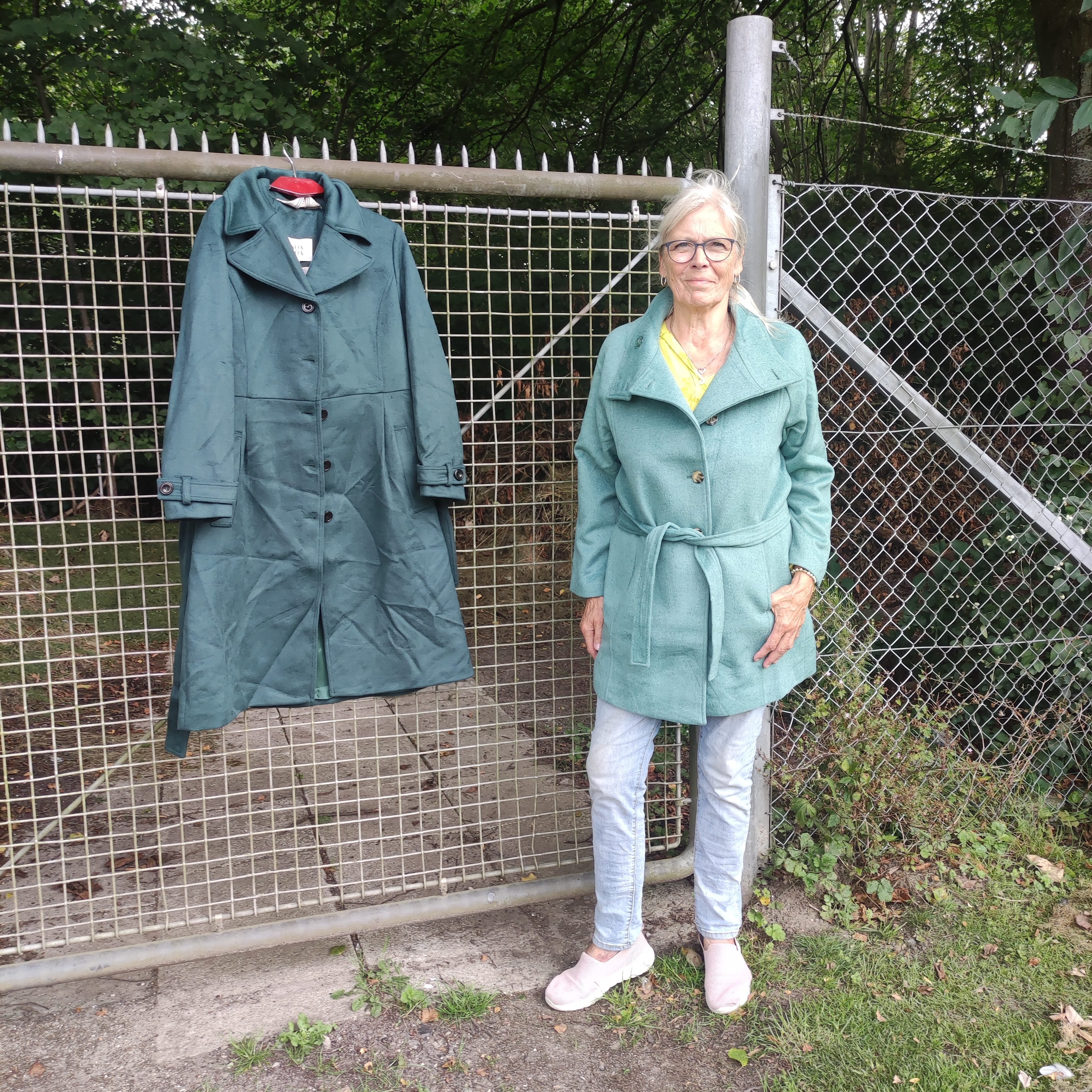 Rie & Henrik's Tøjbiks tilbyder 50% rabat på alt tøjet på bøjler