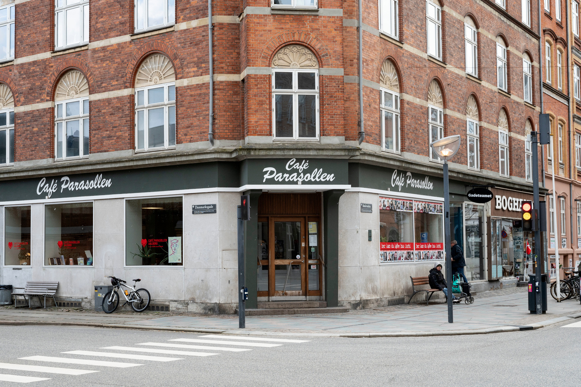 Gratis online hjælp til gældsramte i hele Danmark fra Café Parasollen i Aalborg