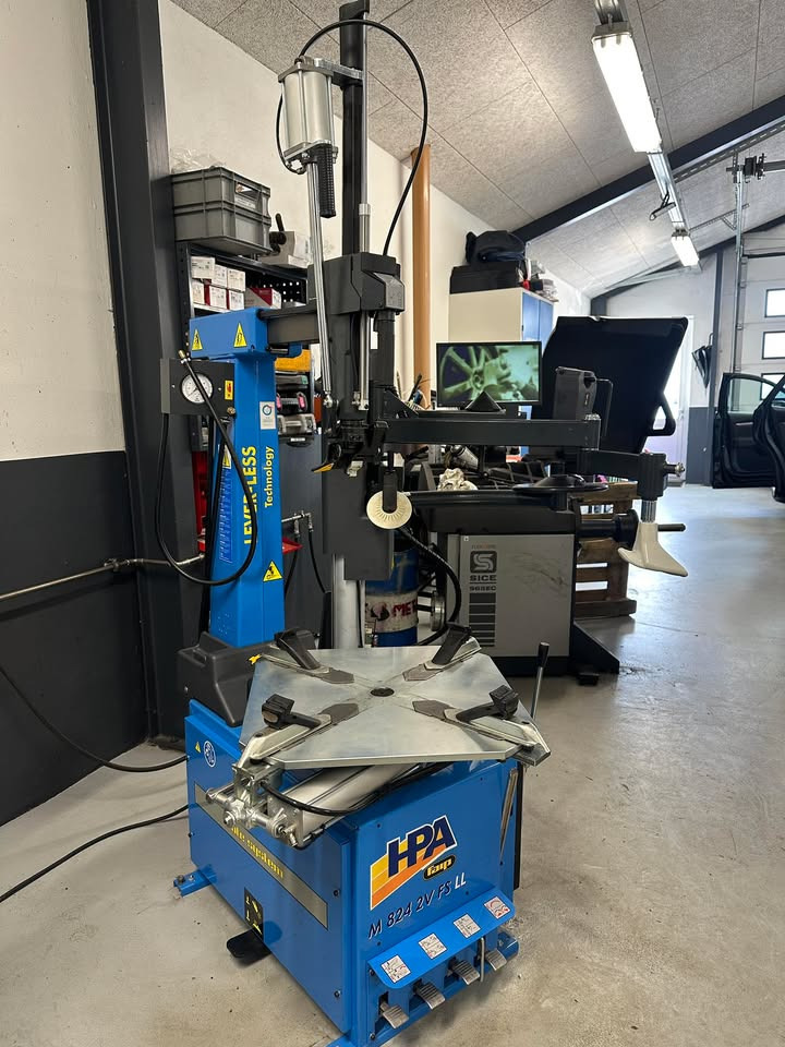 EM AUTOCENTER ApS opgraderer dæk maskine til 24" hjul før forårssæsonen