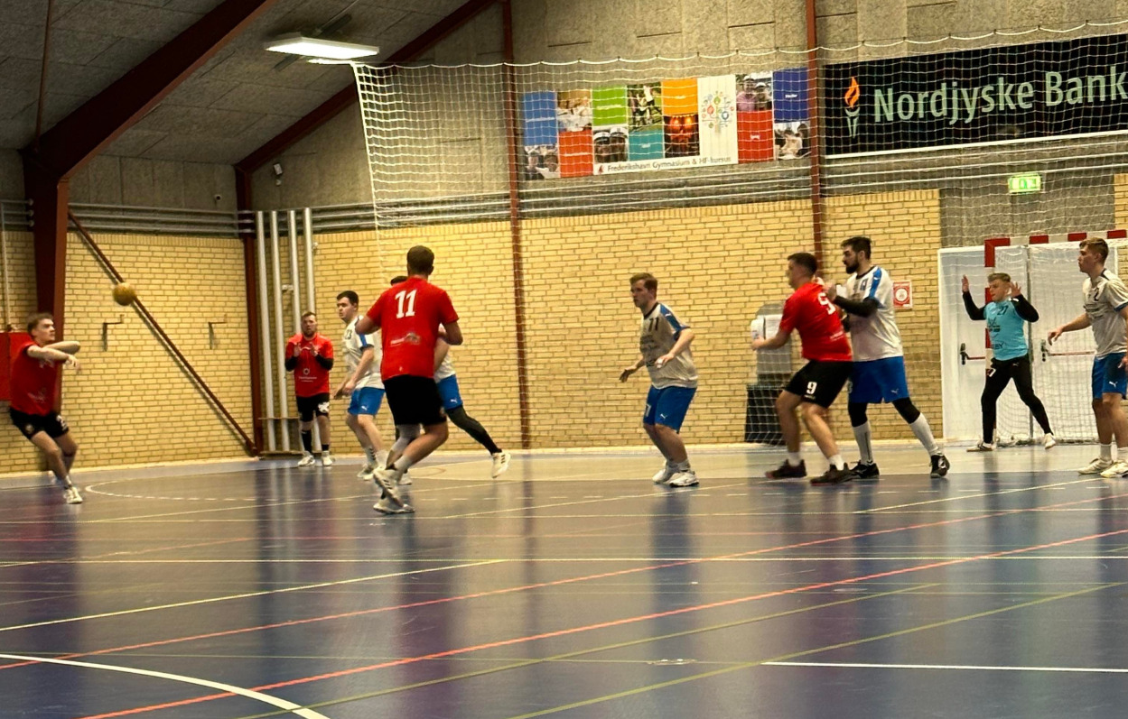 Besynderlig bookingfejl og brændte chancer da Brønderslev mødte Sæby HK