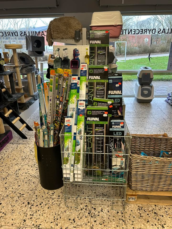 Camillas Dyrecenter: Restsalg af lysstofrør og LED til akvarier og terrarier