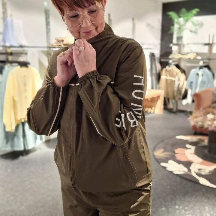 Lux By Jakobsen annoncerer ferielukning og præsenterer nye afslappede outfits fra Humble by Sofie