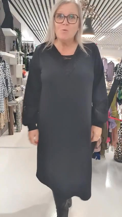 GARDEROBEN præsenterer Vibekes julekjoleforslag til størrelse 42-56